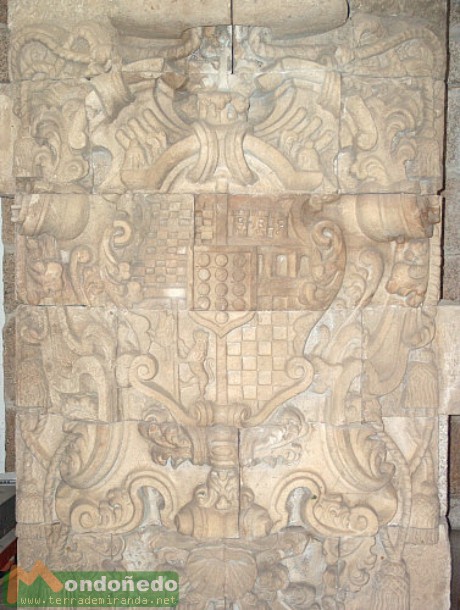 Escudo
Escudo presente en la entrada de la Casa do Concello. Foto enviada por Melchor.
