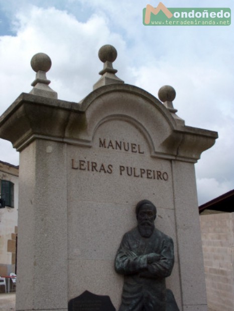 Leiras Pulpeiro
Estatua de Leiras en la fuente de San Juan. Foto enviada por Melchor.
