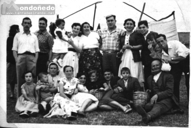 Fiesta S. Bartolo
Gente de Mondoñedo de romería en San Cosme.
