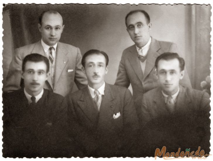 Hermanos Díaz Jácome
De pié: José y Dodolino, sentados: Ramón, Emilio y Antonio
