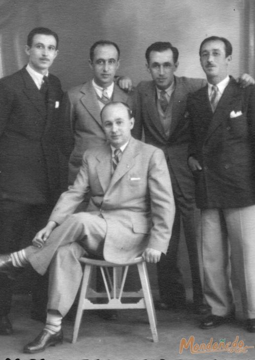 Hermanos Díaz Jácome
De izquierda a derecha: Ramón, Dodolino, Emilio y Antonio. Sentado: José
