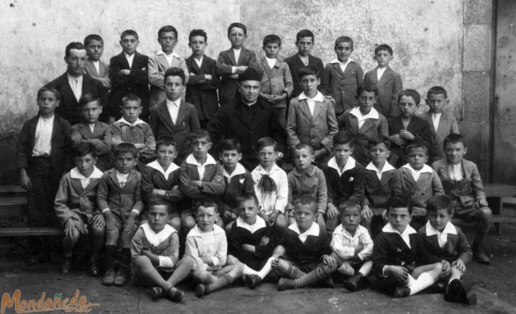 Escuela del Carmen 1928
Ramón Díaz Jácome, cuarto niño por la izquierda en la segunda fila.
