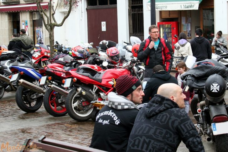 Concentración de motos
Moteros en la Praza do Concello
