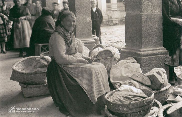 Vendiendo pan
Mayo de 1925
