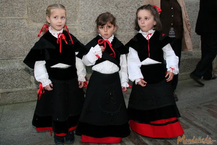 Desfile de autoridades
Sanluqueiras infantiles
