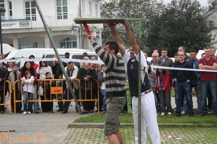 As San Lucas 2007
Un voluntario probando el deporte rural vasco
