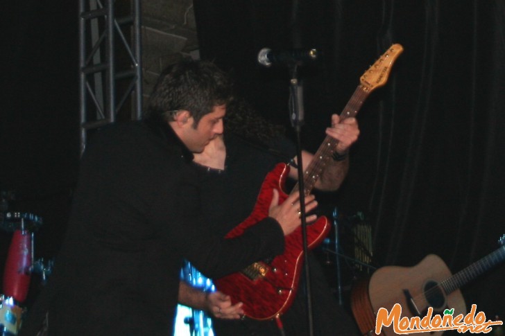 As San Lucas 2006
Tocando la guitarra
