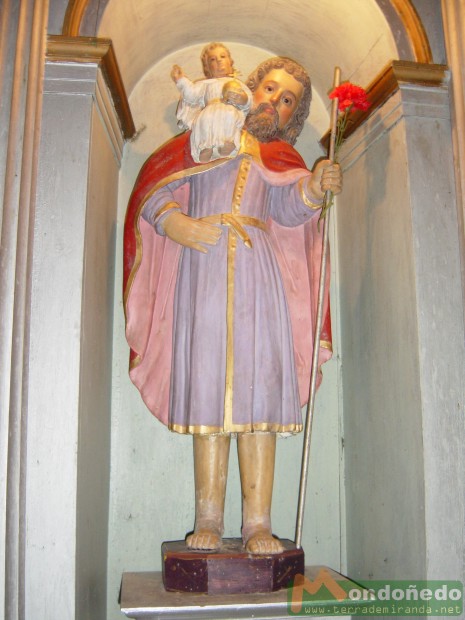 San Cristovo
Una imagen de San Cristobal en el altar de la capilla.
