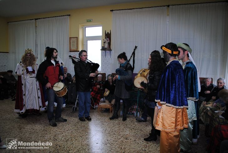 Cabalgata de Reyes
Visita al asilo (foto de mindonium.es)
